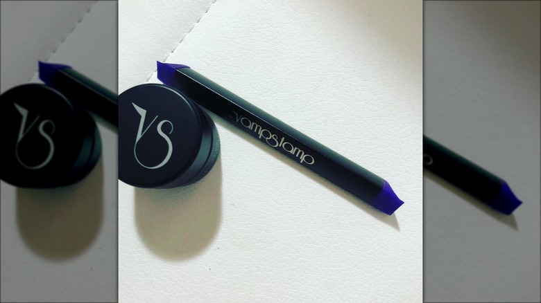 Vamp Stamp eyeliner tool