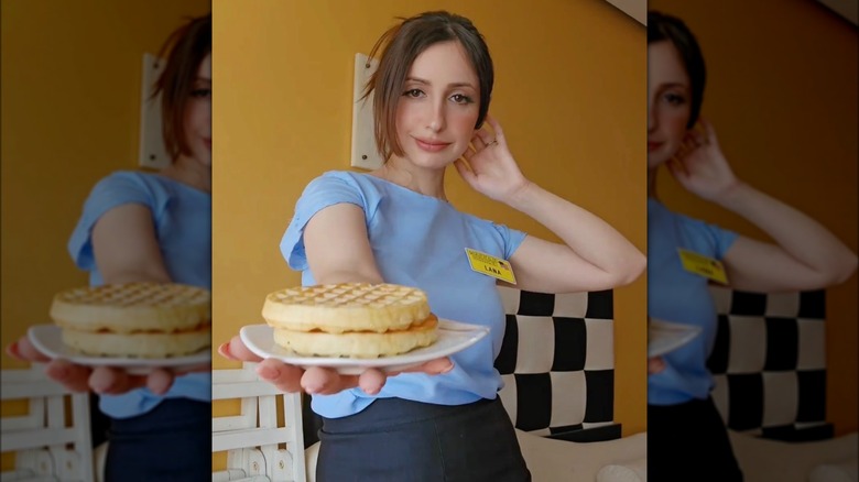 Lana Del Rey at Waffle House costume