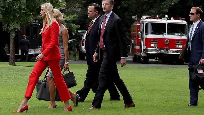 Ivanka Trump walking in heels while boarding Air Force One