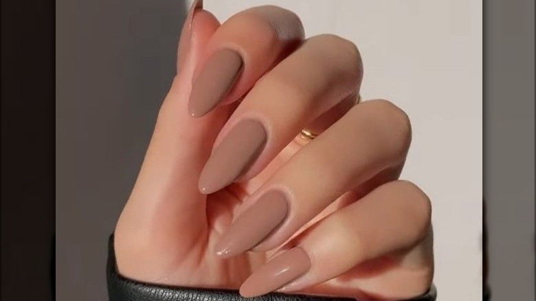 nude nail polish 