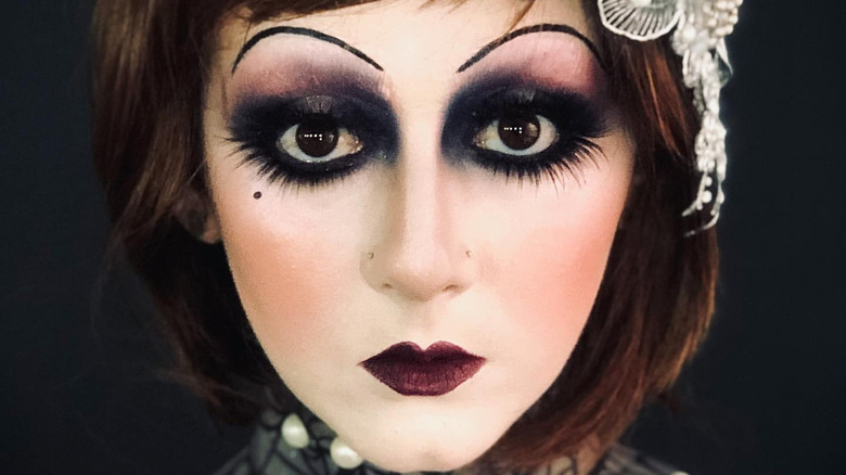 Woman in 1920s-style makeup