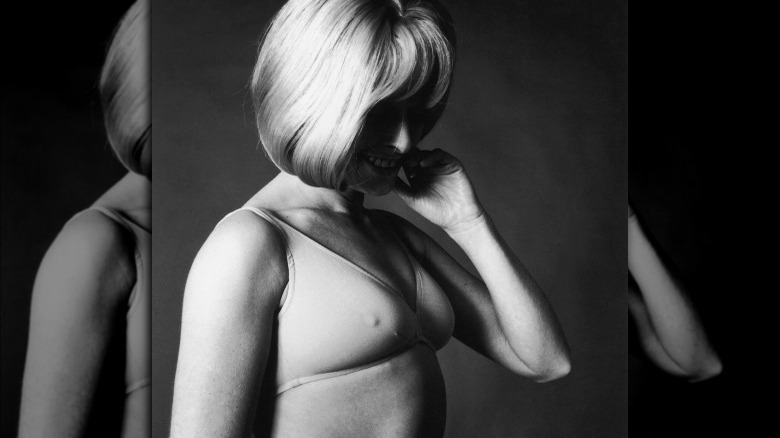 the no-bra bra fashion of the 1970s