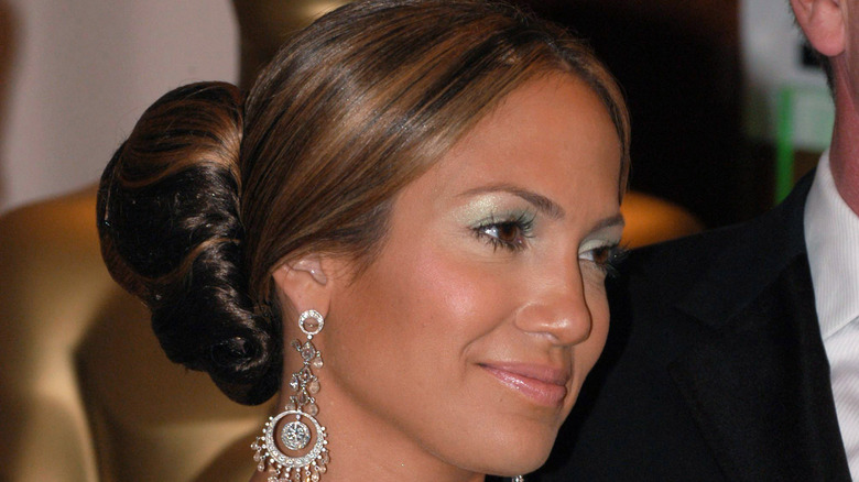 Jennifer Lopez wearing fake eyelashes