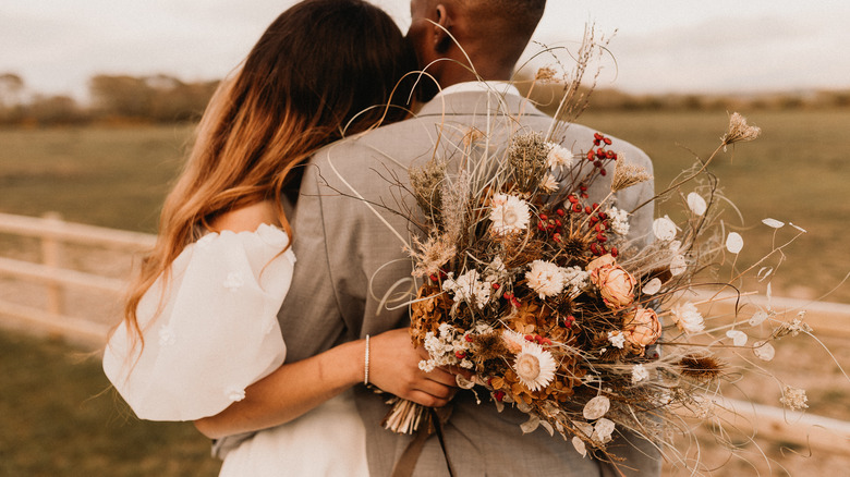 Sculptural autumnal bouquet  