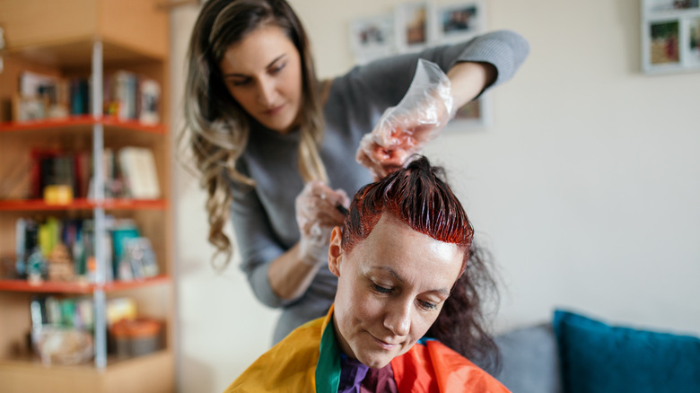 hairstylist dyeing hair