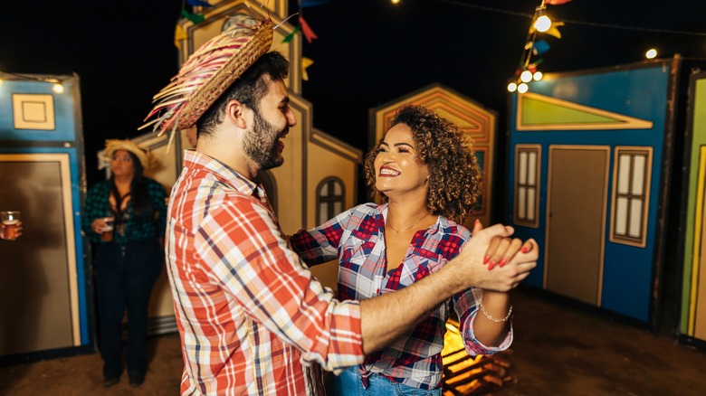 couple dancing