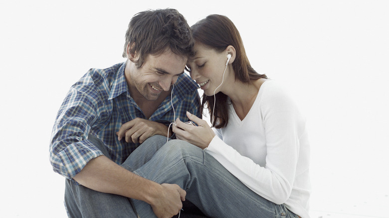 couple listening to headphones