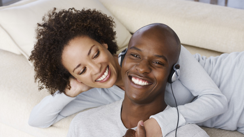 couple listening to headphones
