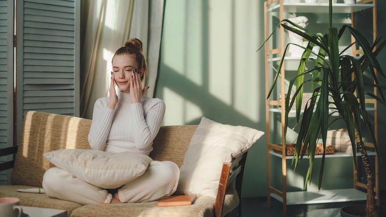 woman getting ready on sofa