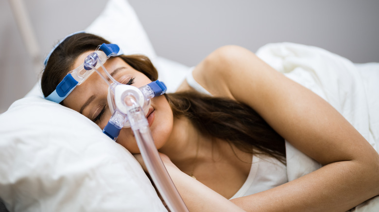 wearing oxygen mask for sleep apnea