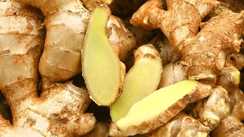 sliced pieces of ginger root