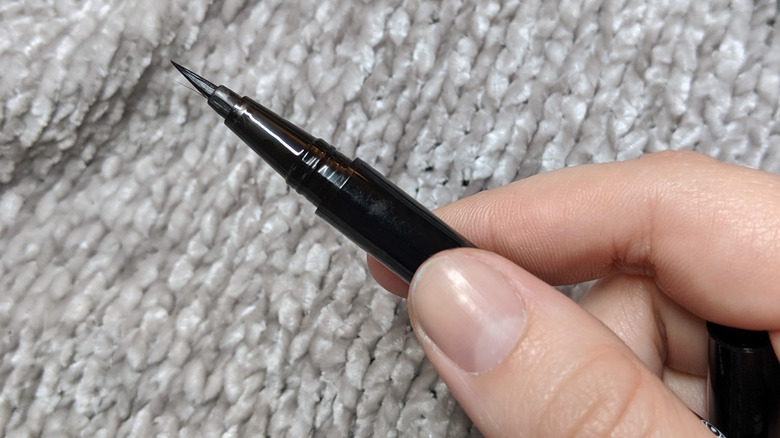 black liquid eyeliner tip