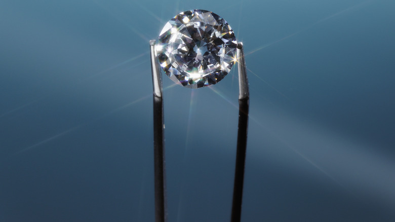 Diamond positioned in tweezers