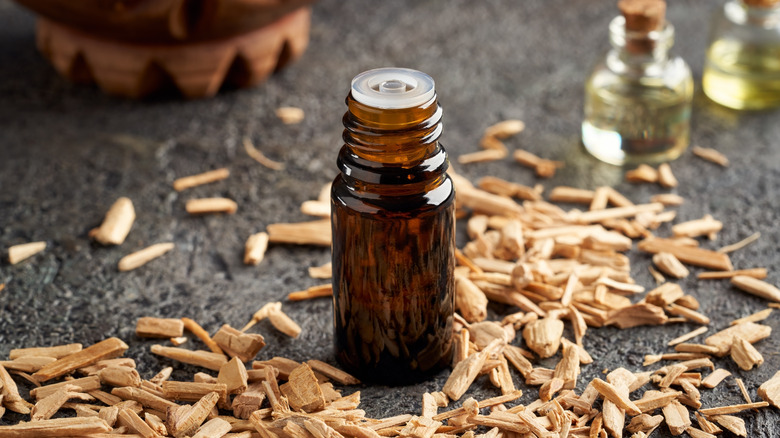 essential oil of cedar wood