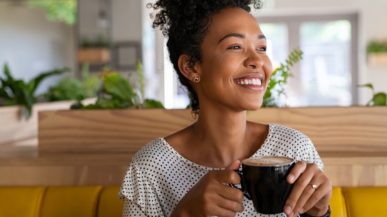 Woman drinking coffee 