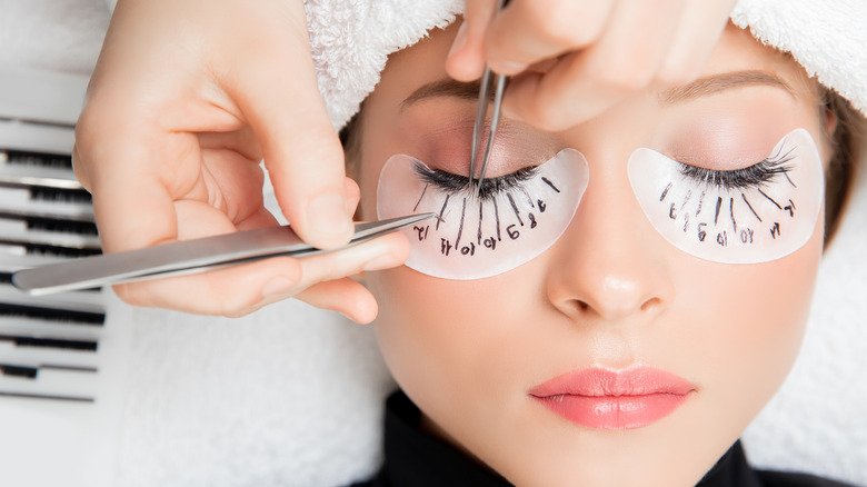 A woman getting lash extensions