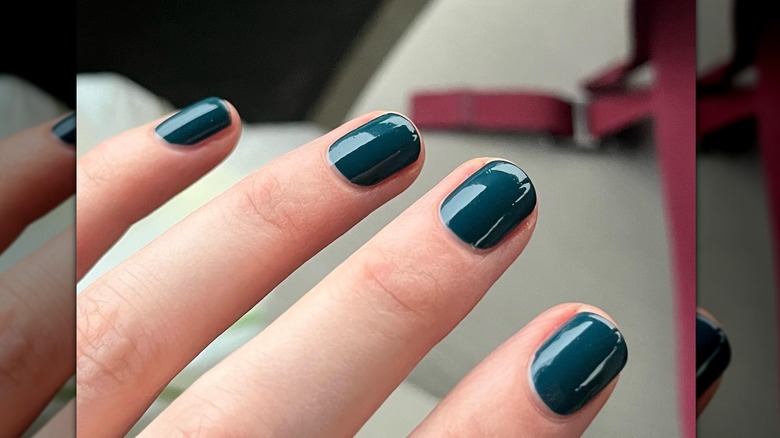 cool teal fingernails