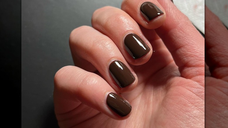 brown finger nails