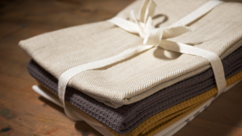 kitchen towels with a bow