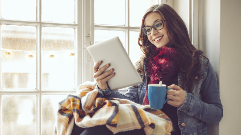 woman reading kindle