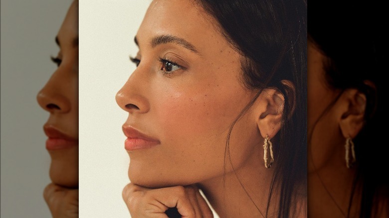 woman with natural lashes