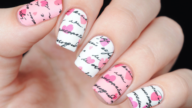 letters on nails