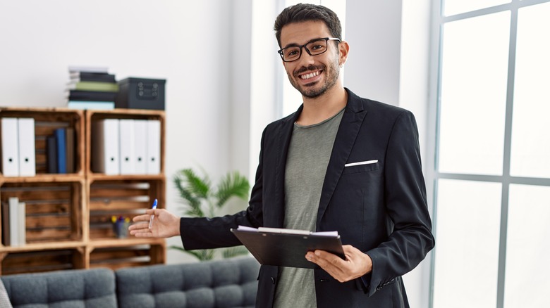 Male psychologist welcomes patient