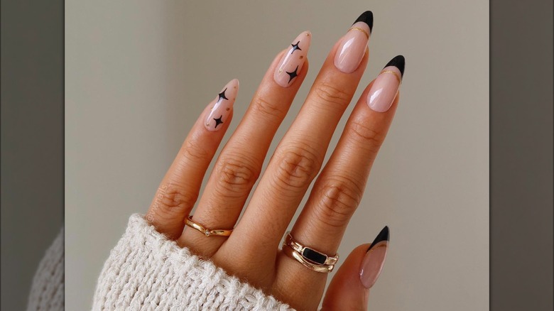 Black star nails