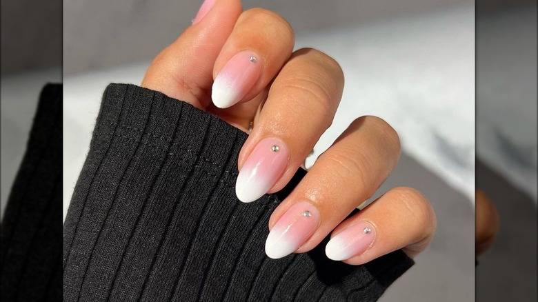 Nails with a gem