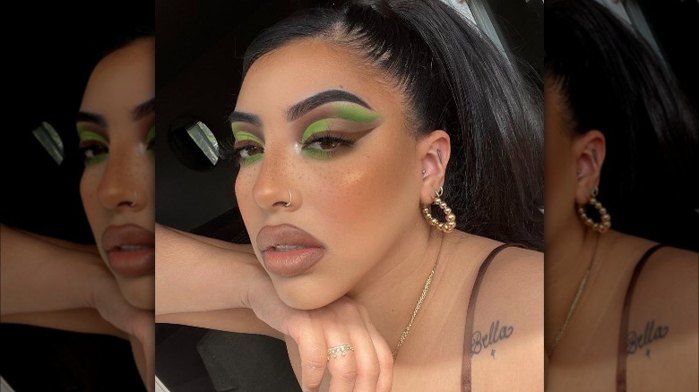 Funky brown and green eyemakeup
