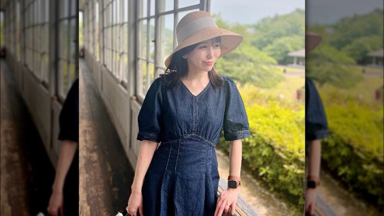 Woman wearing denim dress, hat