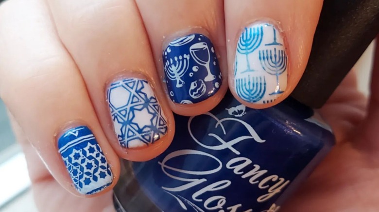 nails with blue hanukkah symbols
