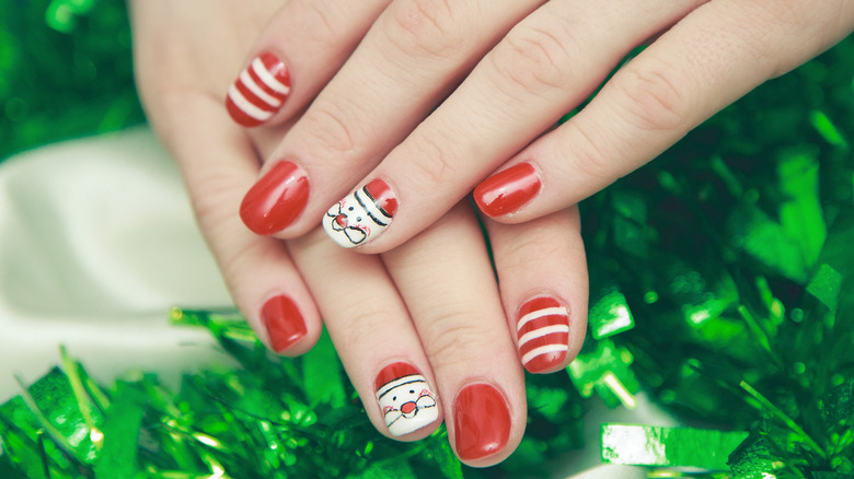 nails with santa designs