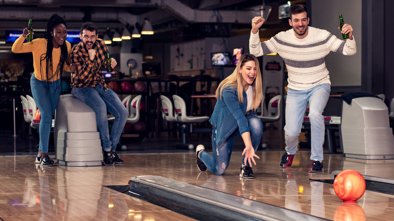 couples bowling