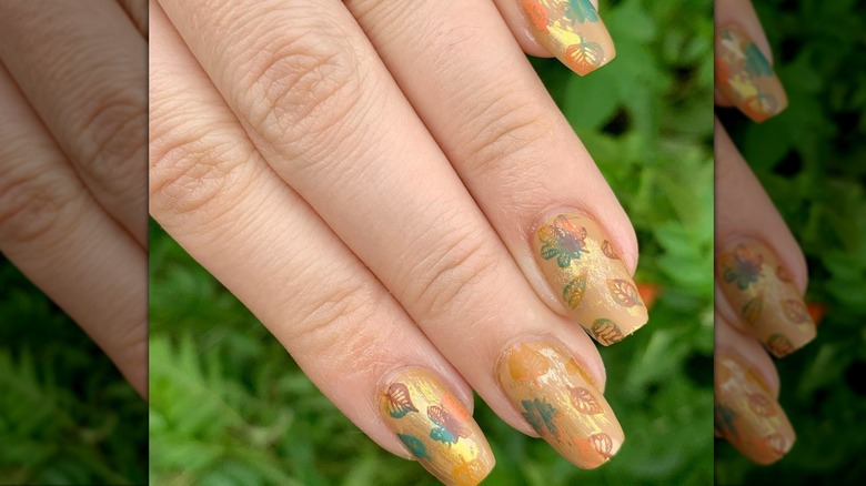 nail art of leaves on fingers