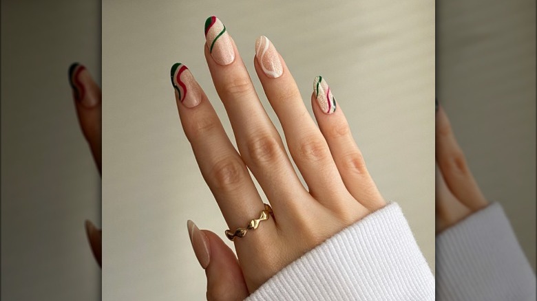 christmas swirl manicure 