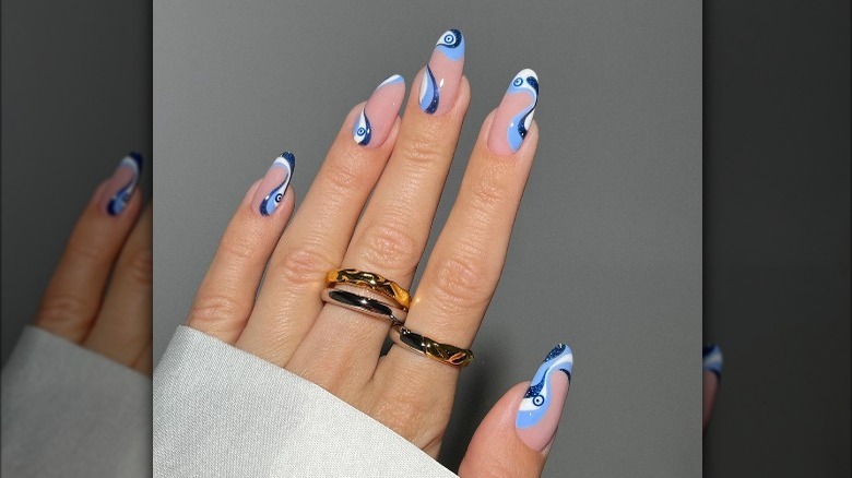 veri peri swirl manicure 