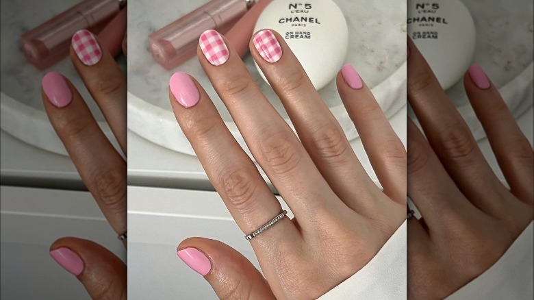 Pink gingham nails