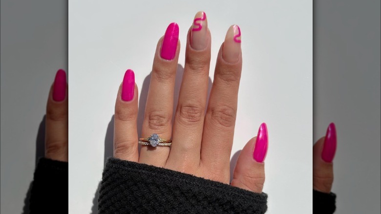 Manicure with pink squiggle detail