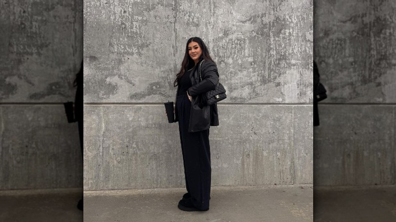 All-black outfit with black Uggs