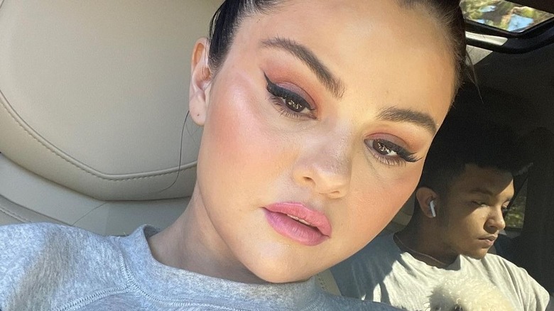 Selena Gomez winged eyeliner makeup