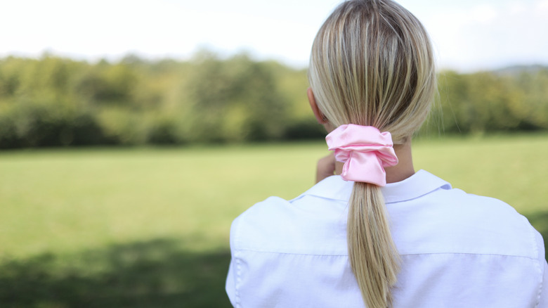 woman wearing pink scrunchie low ponytail