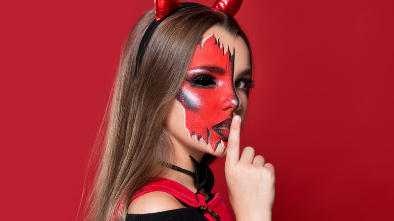25 Halloween Makeup Looks That Couldn't Be Easier To Pull Off