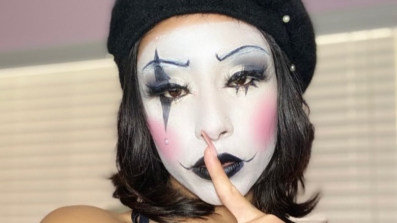 Woman wearing mime makeup