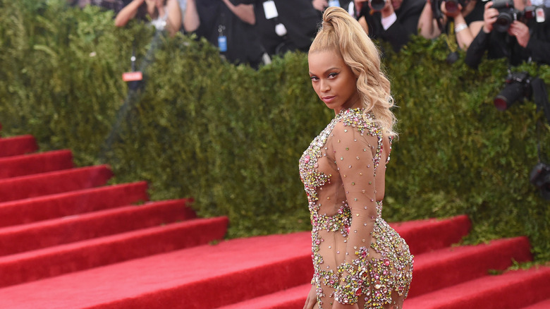 Beyoncé wearing nude gown at gala