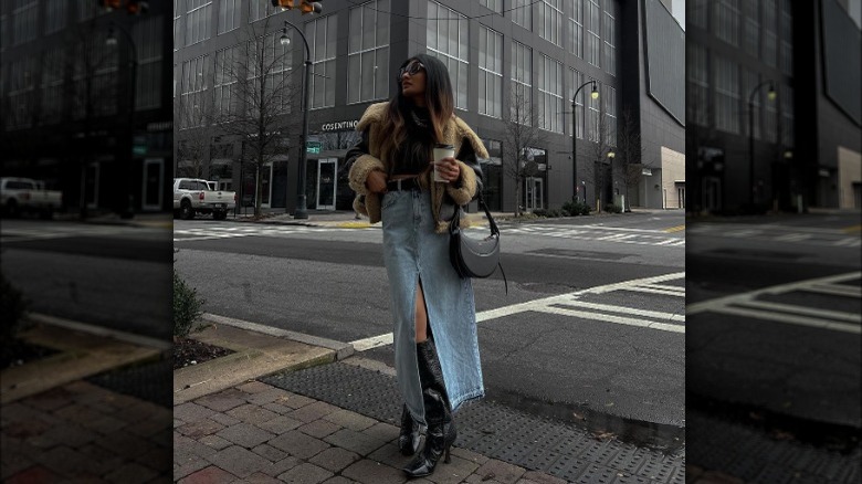 Denim maxi skirt with boots outfit