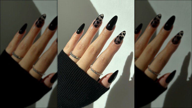nails with black hearts