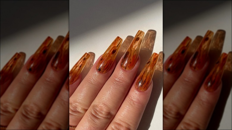 woodsy amber nails