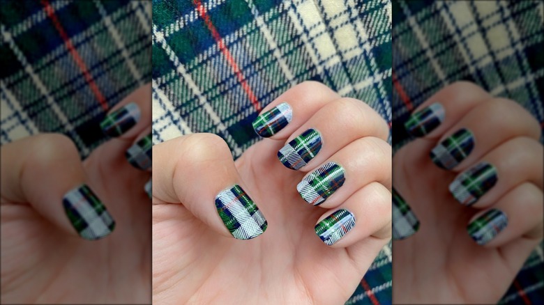 plaid nails