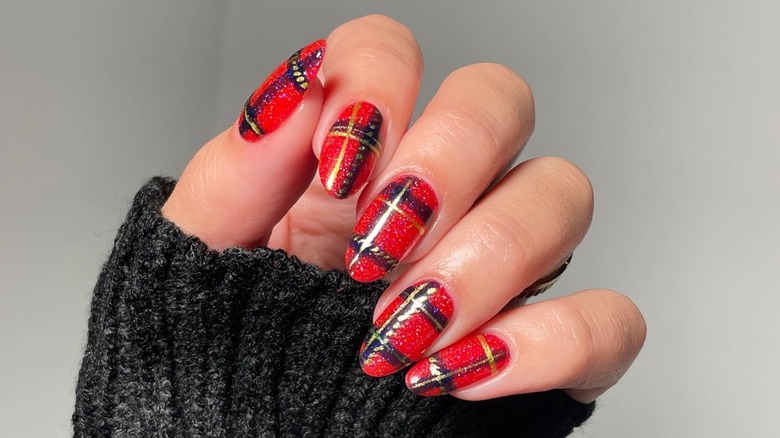 Plaid nails